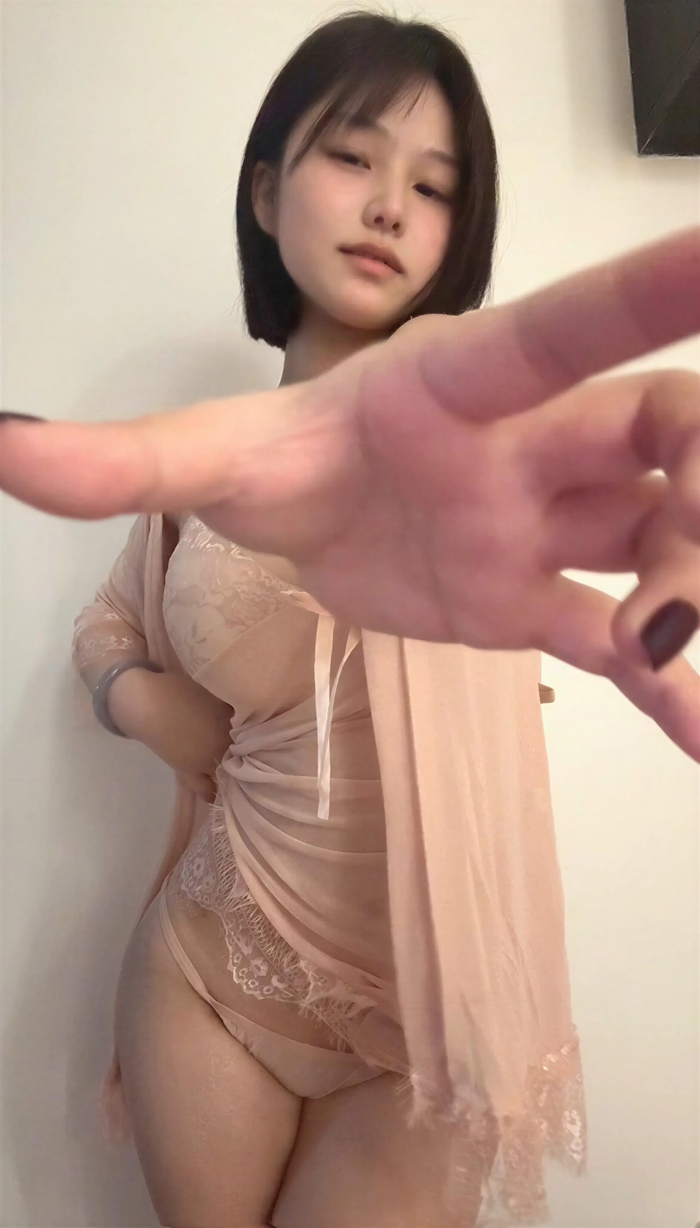 凹菟嫚 – 粉色连体睡裙 6P